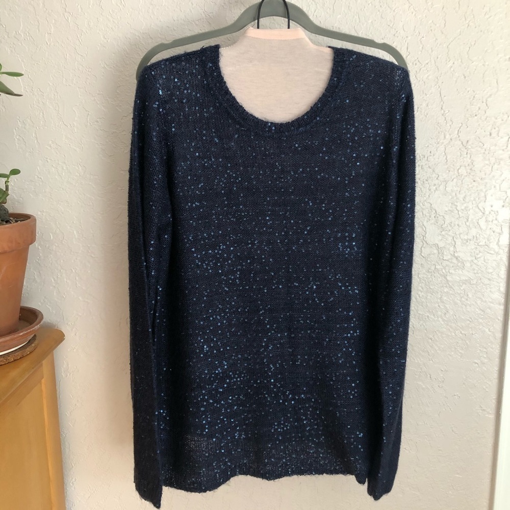 The Limited sequened top - Picture 3 of 10